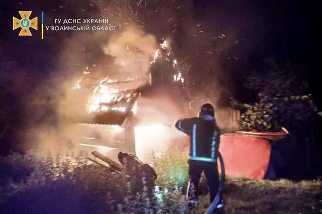 Негода на Волині: 5 пожеж через влучання блискавки за добу і підтоплення (фото)