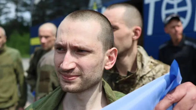 Четвертий обмін за тиждень: в Україну повернулися бійці, які були в полоні з 2022 року (фото)