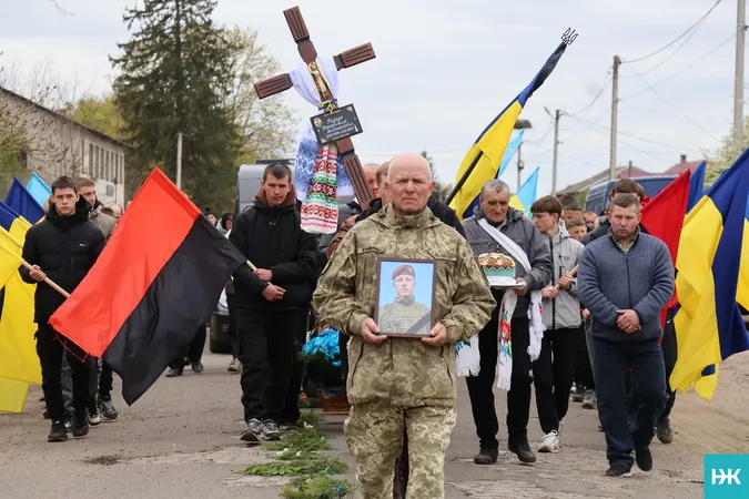 На Волині провели в останню дорогу Героя Володимира Ридчука (фото)