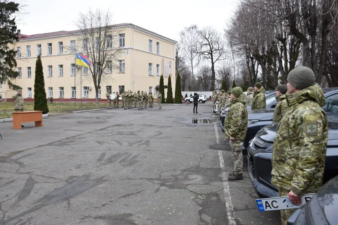 Волинські прикордонники отримали від США нові позашляховики (фото, відео)