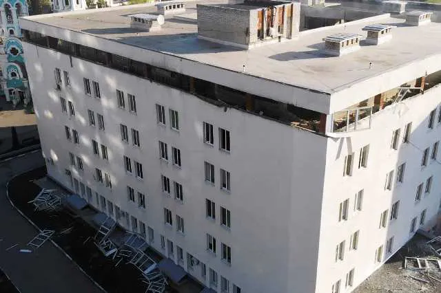 Вночі окупанти обстріляли медзаклад і будинок у Харкові, є потерпілі (фото, відео)