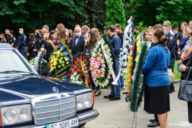 У Луцьку провели в останню путь поліцейського, який загинув у аварії
