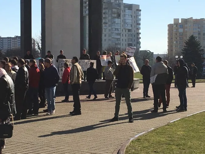 Під Волинською ОДА мітингують селяни (фото)