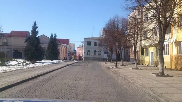 Патрульні навели лад з автомобілями біля ринку і ЦНАПу в Луцьку (фото)