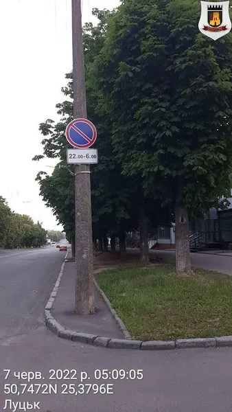 У Луцьку на Відродження  встановили нові знаки (фото, відео)