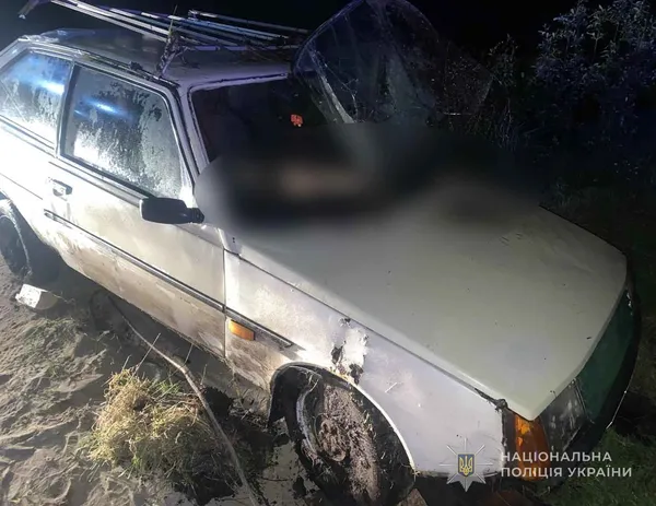 На Ковельщині – смертельна ДТП: автомобіль злетів у ставок (фото)