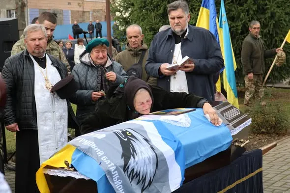 Довго вважався зниклим: Горохівська громада попрощалася з воїном Сергієм Матвіюком (фото)