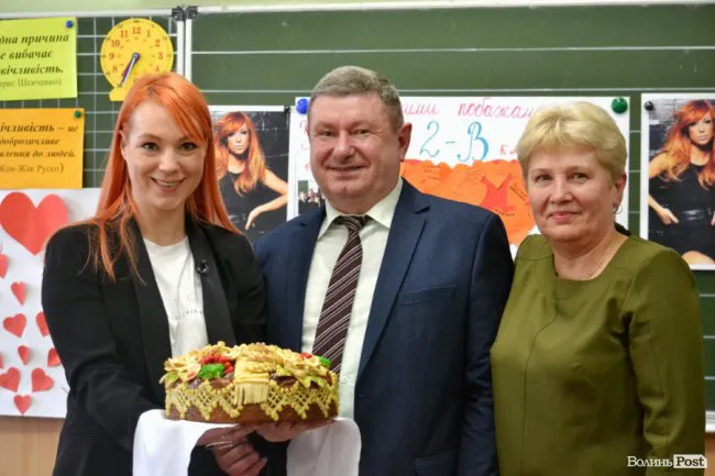 Світлана Тарабарова влаштувала концерт у луцькій гімназії (фото)