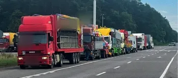 Везли пересувні атракціони: на Волині патрульні зупинили одразу 9 авто (фото)