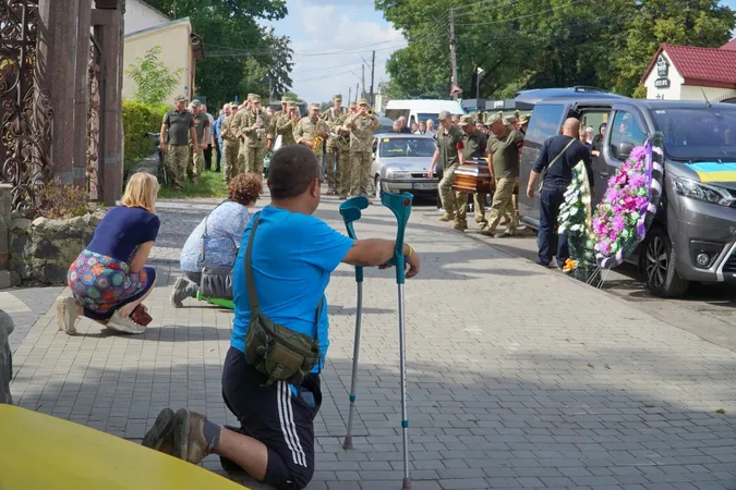 Нещодавно став дідусем: на Волині попрощалися із воїном Віктором Борщевським (фото)