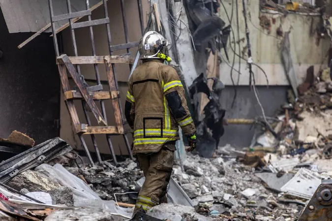 Кількість загиблих від ворожого удару в Дніпрі зросла до 35