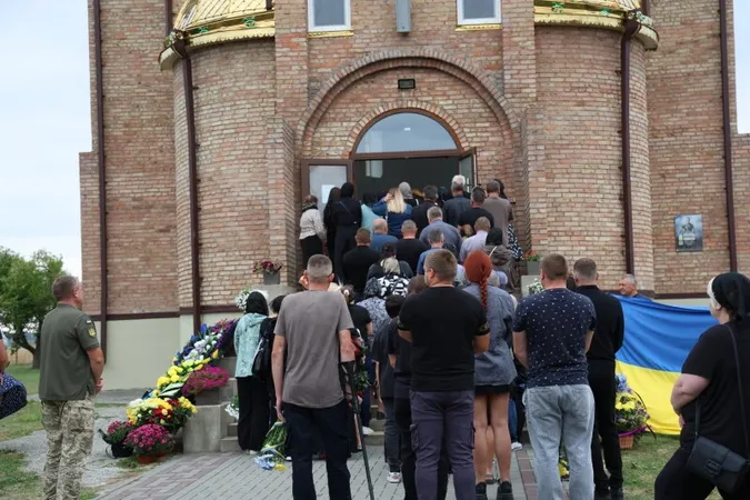 «Був найбільшою опорою і підтримкою»: на Волині попрощалися з загиблим воїном Ігорем Лавришиним