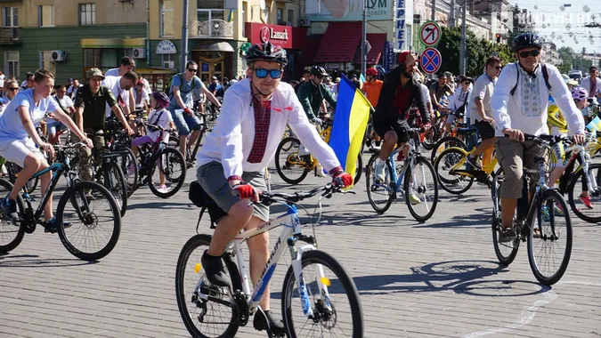 Лучани у День міста тілами склали карту України (фото)