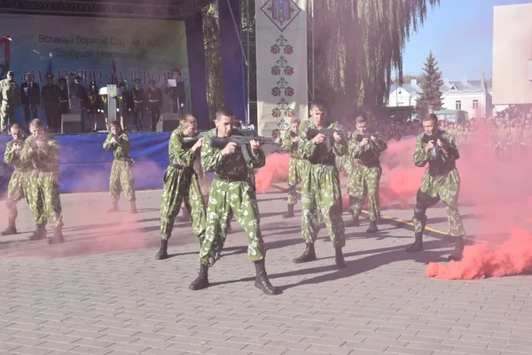 Учні військового ліцею в Луцьку склали присягу (фото)