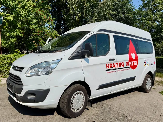 На Волині центр служби крові отримав автомобіль для роботи у громадах