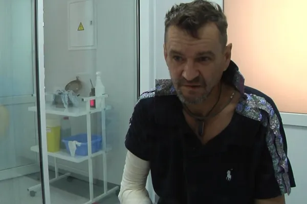Потрійна операція: у Волинській обласній лікарні військовослужбовцю врятували руку (фото, відео)