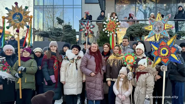 Понад тисяча учасників та різдвяні зірки: у Нововолинську вперше відбулася Хода звіздарів (фото)