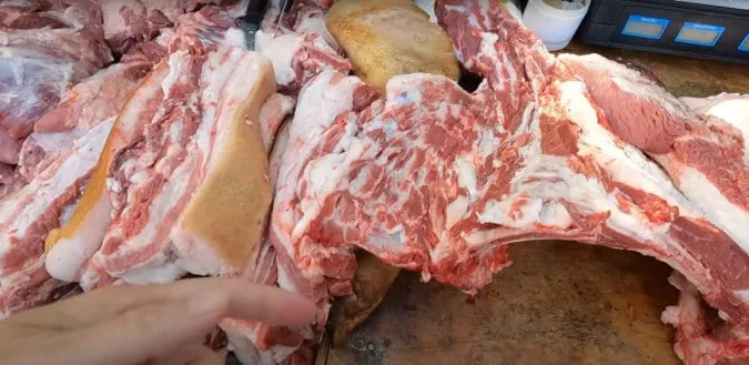 Дорожчають яйця та картопля: які ціни на луцькому ринку біля «Торби» (відео)