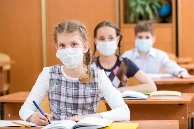 COVID-19 на Волині: вчителі хворіють набагато частіше, ніж їхні учні