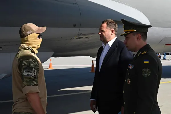 Україна евакуювала загалом понад 600 осіб із Афганістану – Єрмак (фото)