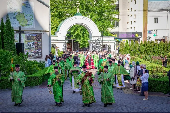Епіфаній вручив Михаїлу орден Святителя Миколая Чудотворця (фото)