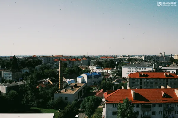 Який вигляд має Луцьк з дахів Лесиного вишу (фото)
