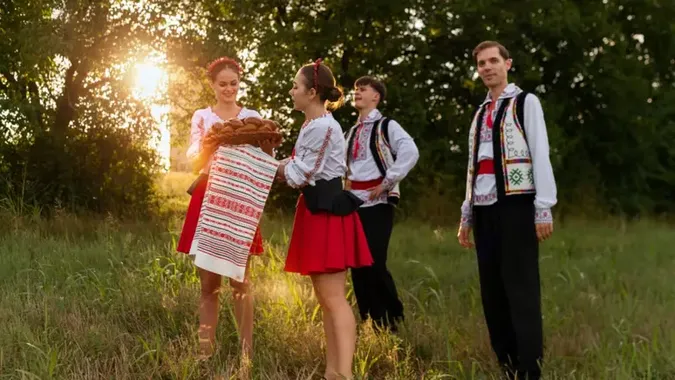 На межі забуття: 13 українських прізвищ можуть скоро зникнути