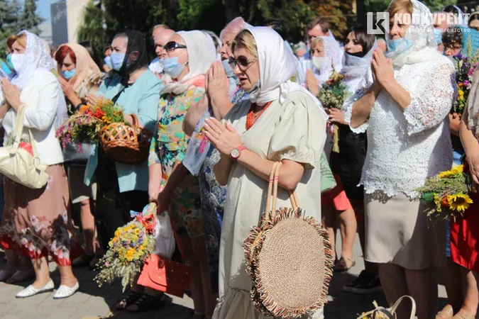 Як у центрі Луцька святкували Медового Спаса (фото)
