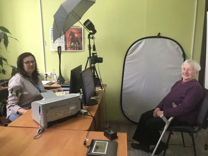 Паспорт у 83: старенька волинянка оформила документ, щоб поїхати до внуків