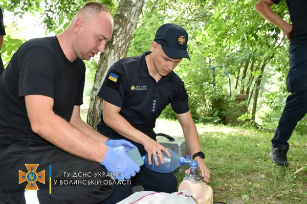 У Луцьку на пляжі центрального парку рятували відпочивальників (фото, відео)