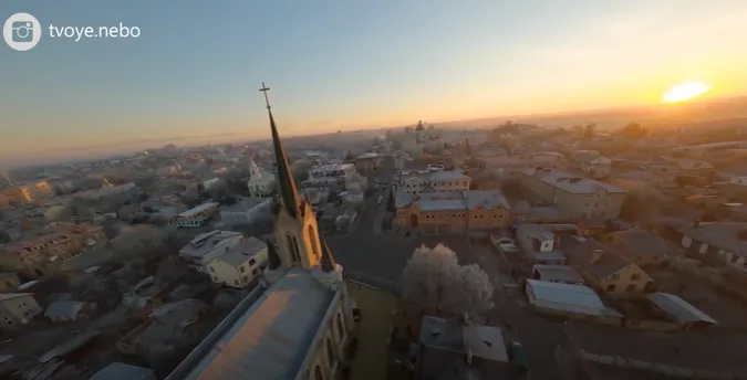Луцьк у променях морозного ранку зняли з висоти (відео)