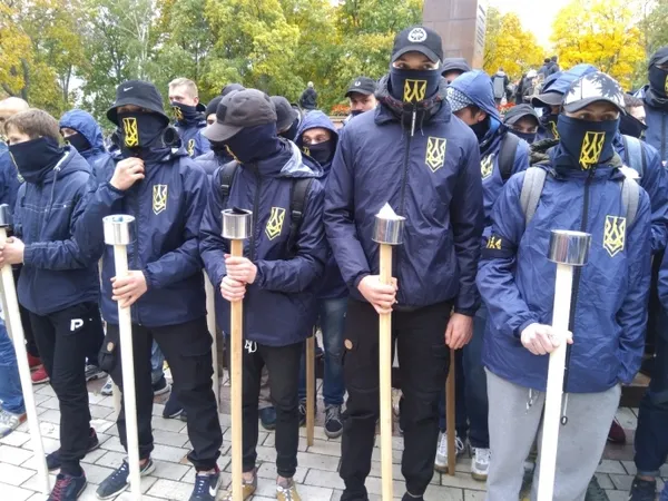 «Бандера – наш герой. Покрова – наше свято»:  у Києві пройшов марш націоналістів (фото, відео)