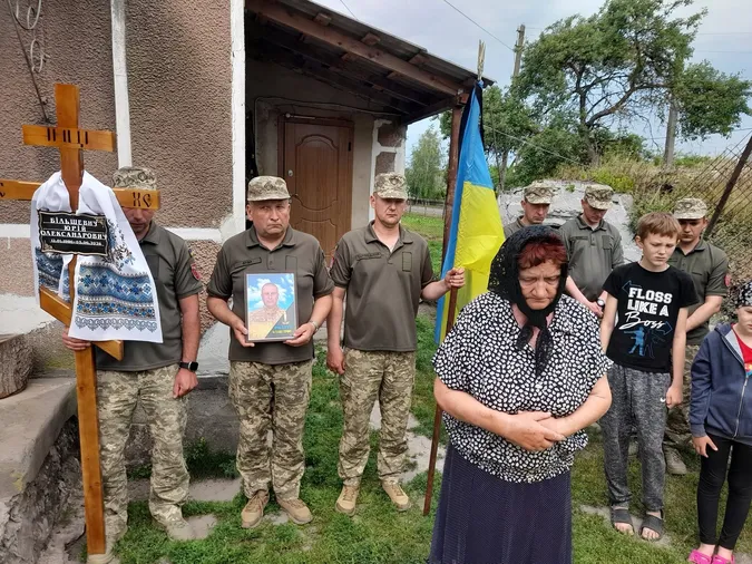 Помер у шпиталі: на Волині попрощалися з Героєм Юрієм Більшевичем (фото)
