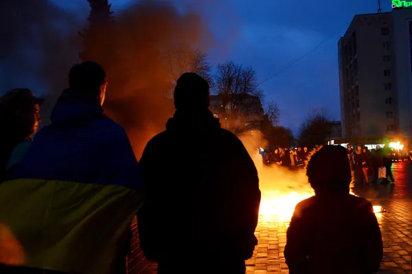 «Пам'ятай про Крути»: у Луцьку вшанували пам'ять героїв флеш-мобом (фото)