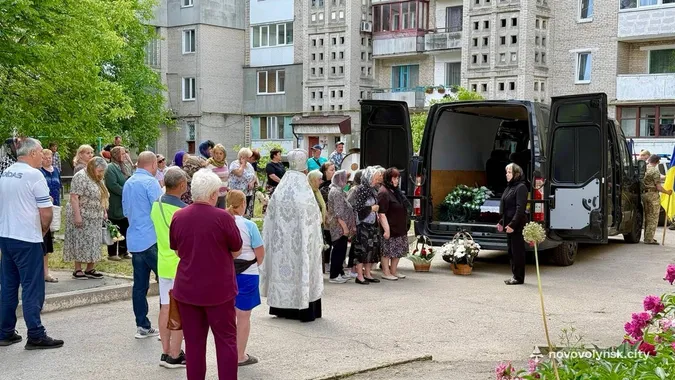 Нововолинська громада попрощалася з воїном Сергієм Бабкіним (фото)