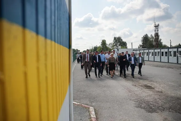 На Волині міжнародна делегація пройшла маршрут, яким українці повертаються з окупації (фото, відео)
