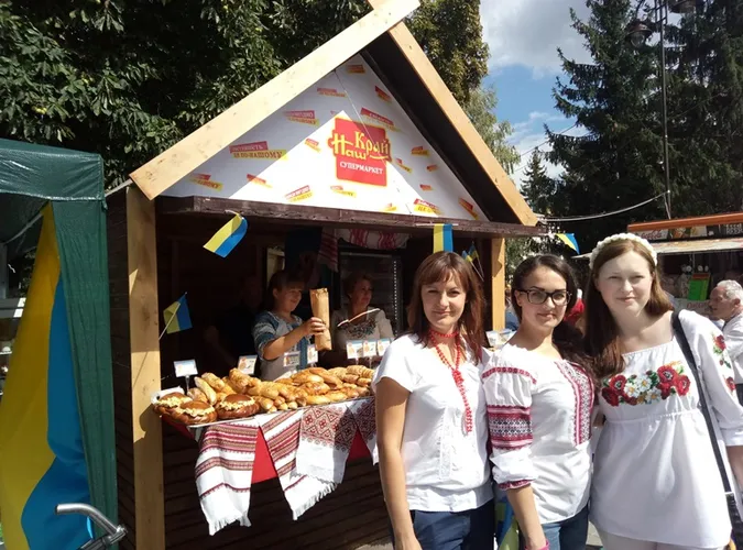 «Наш Край» годував лучан своїми булками і плюшками