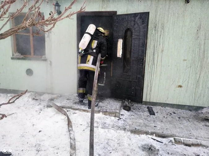 На Волині вогонь знищив покрівлю, стіни й меблі у лазні