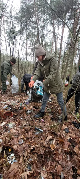 З лісу на Волині вивезли 8 величезних причепів сміття (фото)