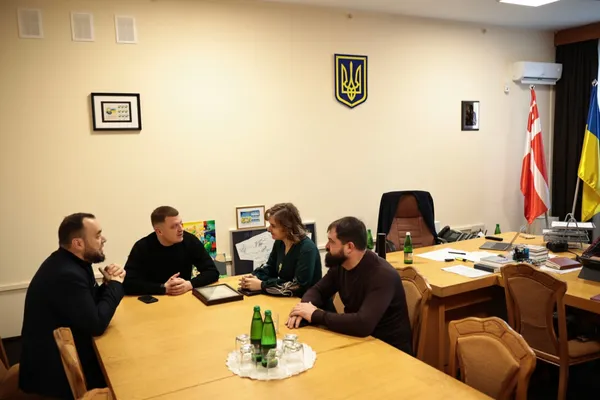 Тарас Шкітер вручив нагороди Міністерства у справах ветеранів волинським волонтерам (фото)