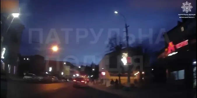 У центрі Луцька неповнолітній на Audi тікав від патрульних (відео)