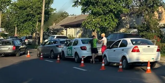 У Луцьку п'яний на Chevrolet спричинив подвійну ДТП (фото)