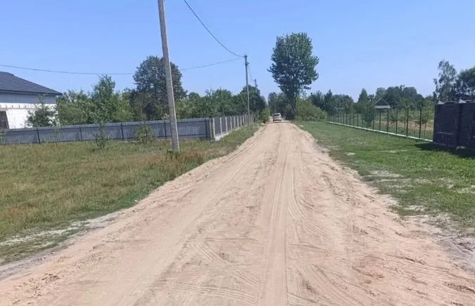 Жителям і туристам буде комфортніше: у Мельниках відремонтували дороги (фото)