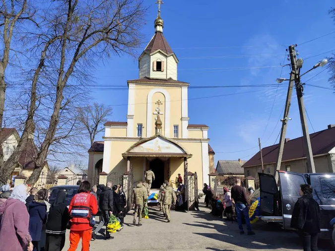У Луцькому районі попрощалися із загиблим воїном Андрієм Демчуком (фото)