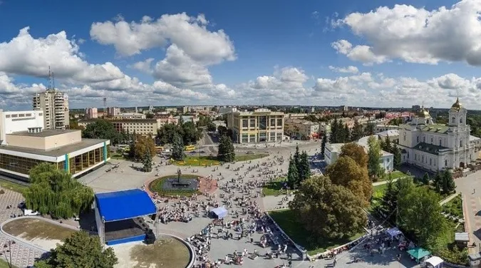 Що було у центрі Луцька у 50-х роках (ретрофото)