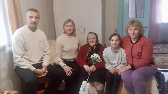 Має дев'ятеро правнуків: довгожителька з Волині відзначила 90-річчя