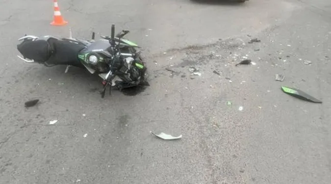 Не ввімкнула поворот: на Волині пенсіонерка на «мазді» збила мотоцикліста