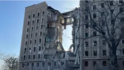 У Миколаєві росіяни влучили в будівлю ОДА (фото, відео, оновлено)