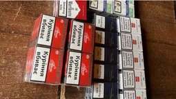 В магазині у волинському селі знайшли «ліві» сигарети і самогон (фото)