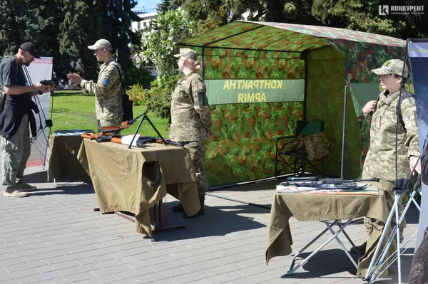 У Луцьку закликають вступити у війська ЗСУ